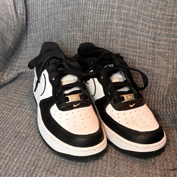 Nike Air Force 1 Low White Swoosh Panda. Youth 5.5. 🐼 - Picture 2 of 6